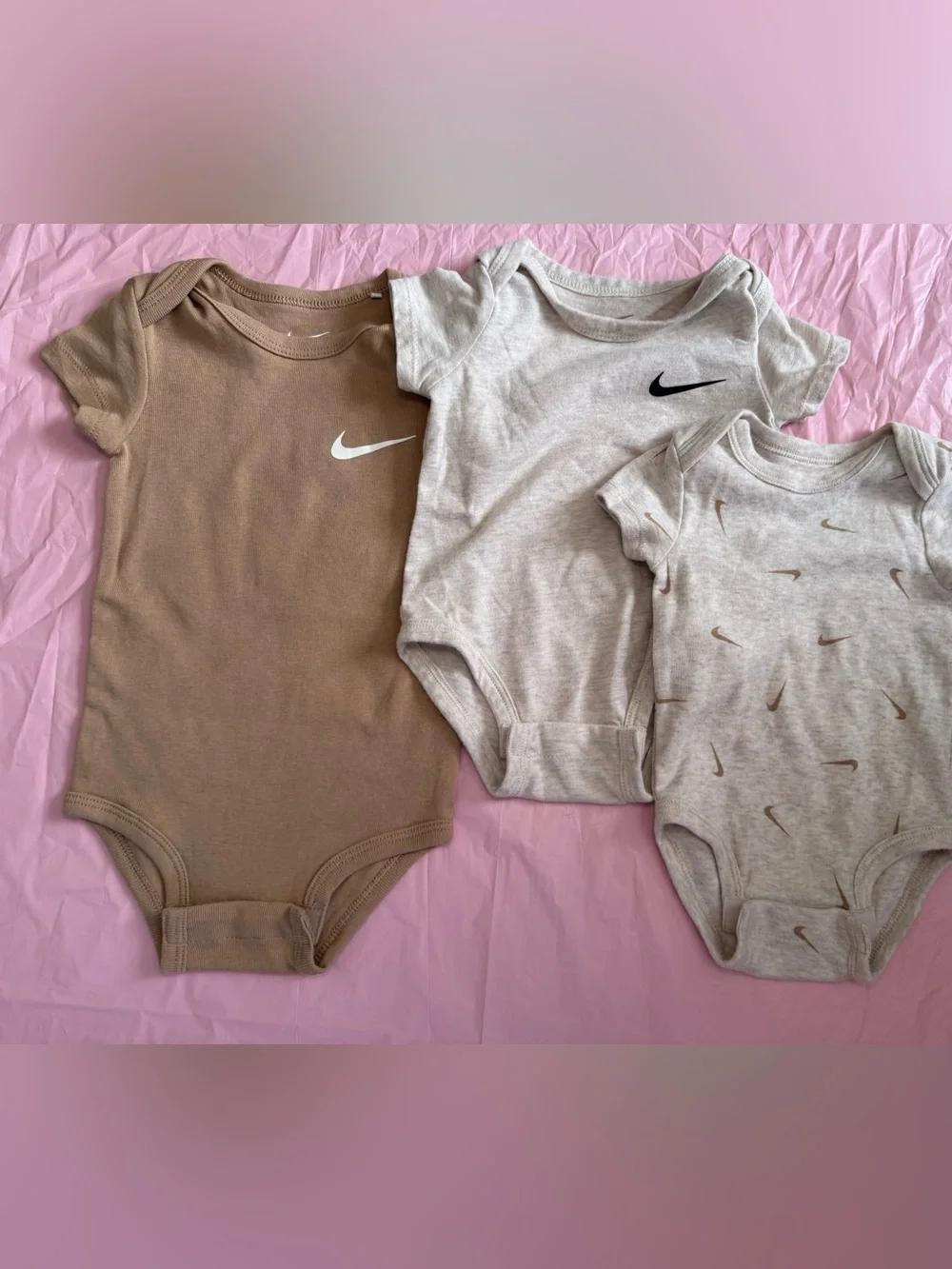 Nike Infant Bodysuit Trio in Brown and Light Gray